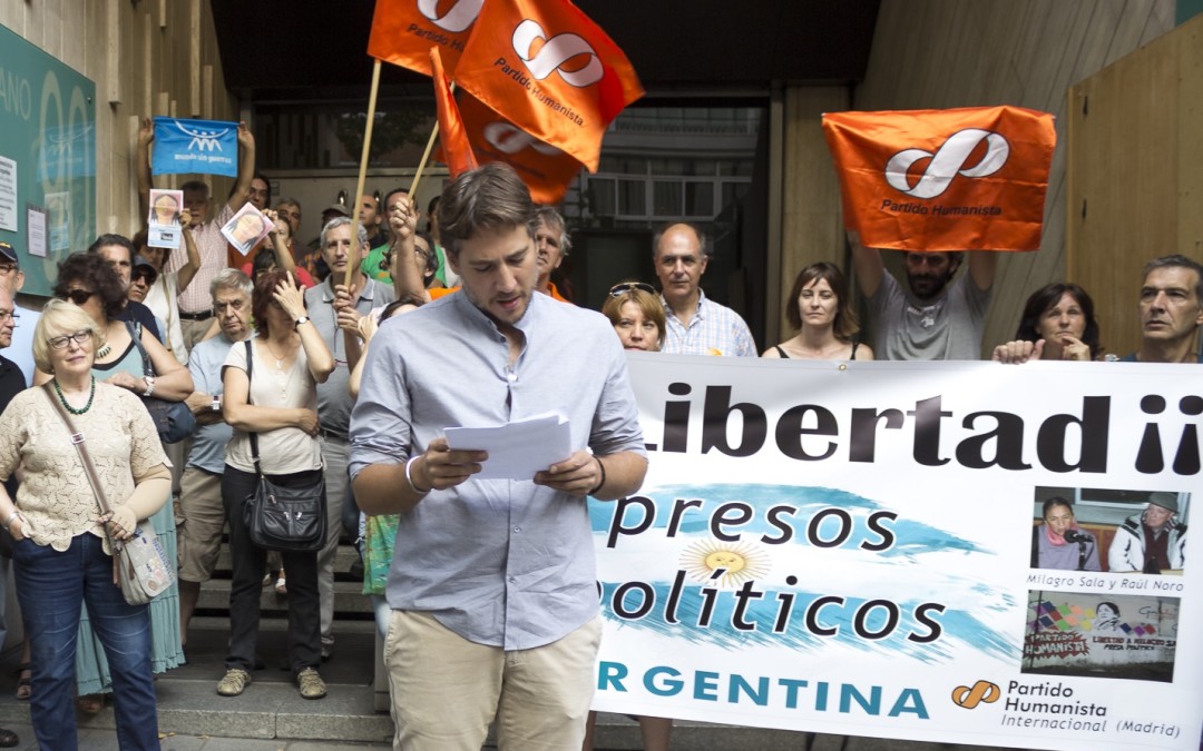 Concentración frente a la embajada argentina de Madrid. Exigimos libertad para Raúl Noro y Milagro Sala